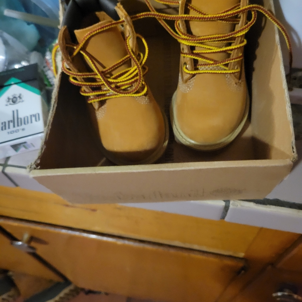 Kids toddler size 4 bran new timberland boots